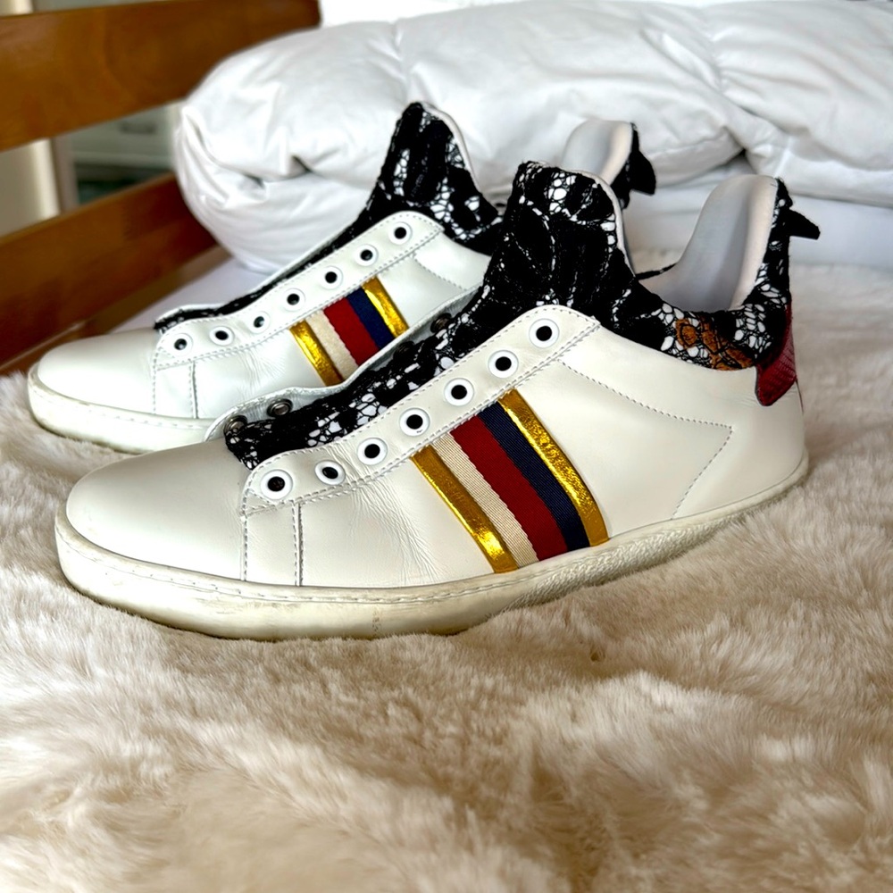 Gucci medium top sneakers